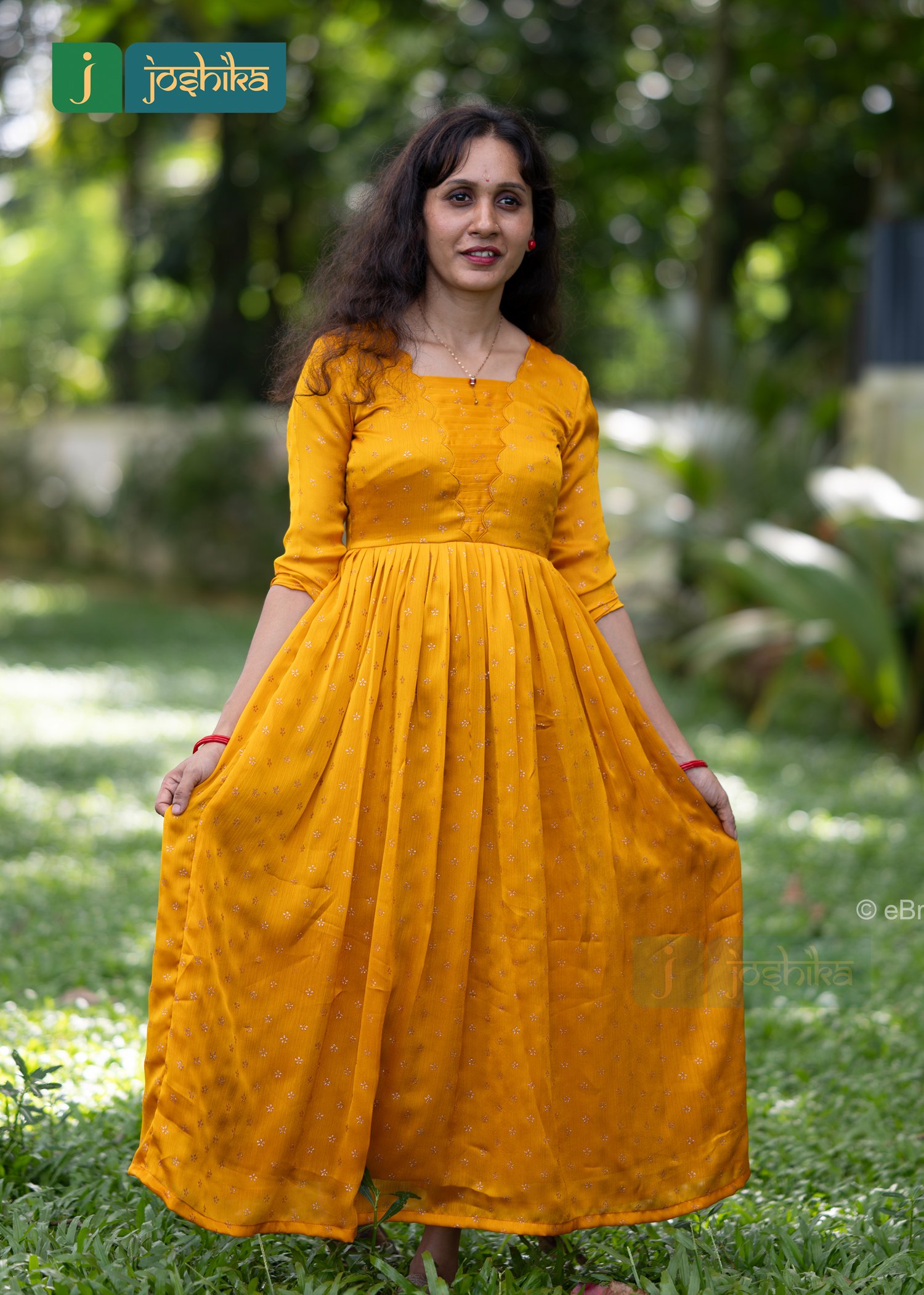 FOIL PRINTED SCALLOPED KURTA FOR EFFORTLESS ELEGANCE