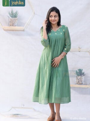 HAND EMBROIDERED CHANDERI KURTA WITH PLEAT