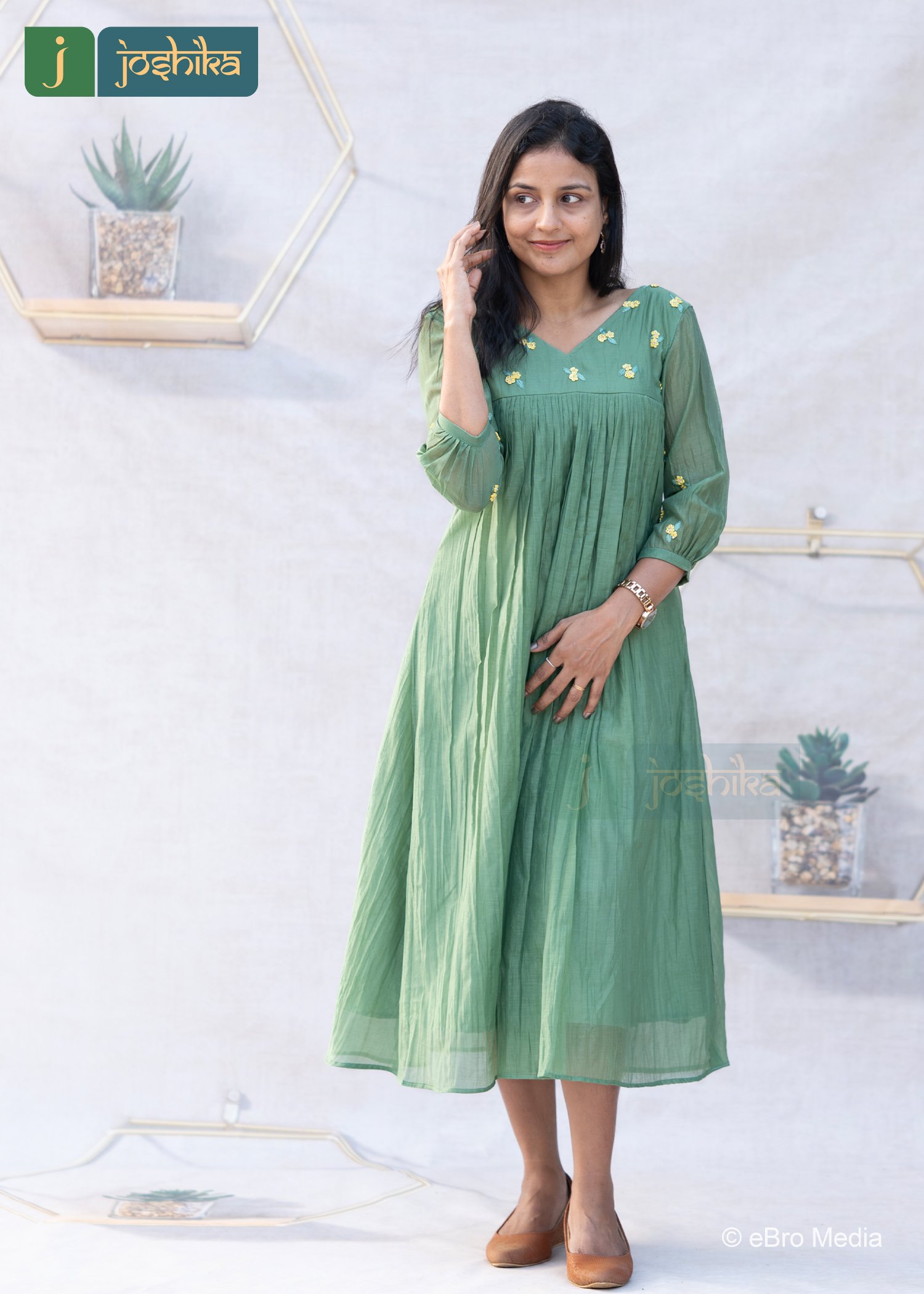 HAND EMBROIDERED CHANDERI KURTA WITH PLEAT
