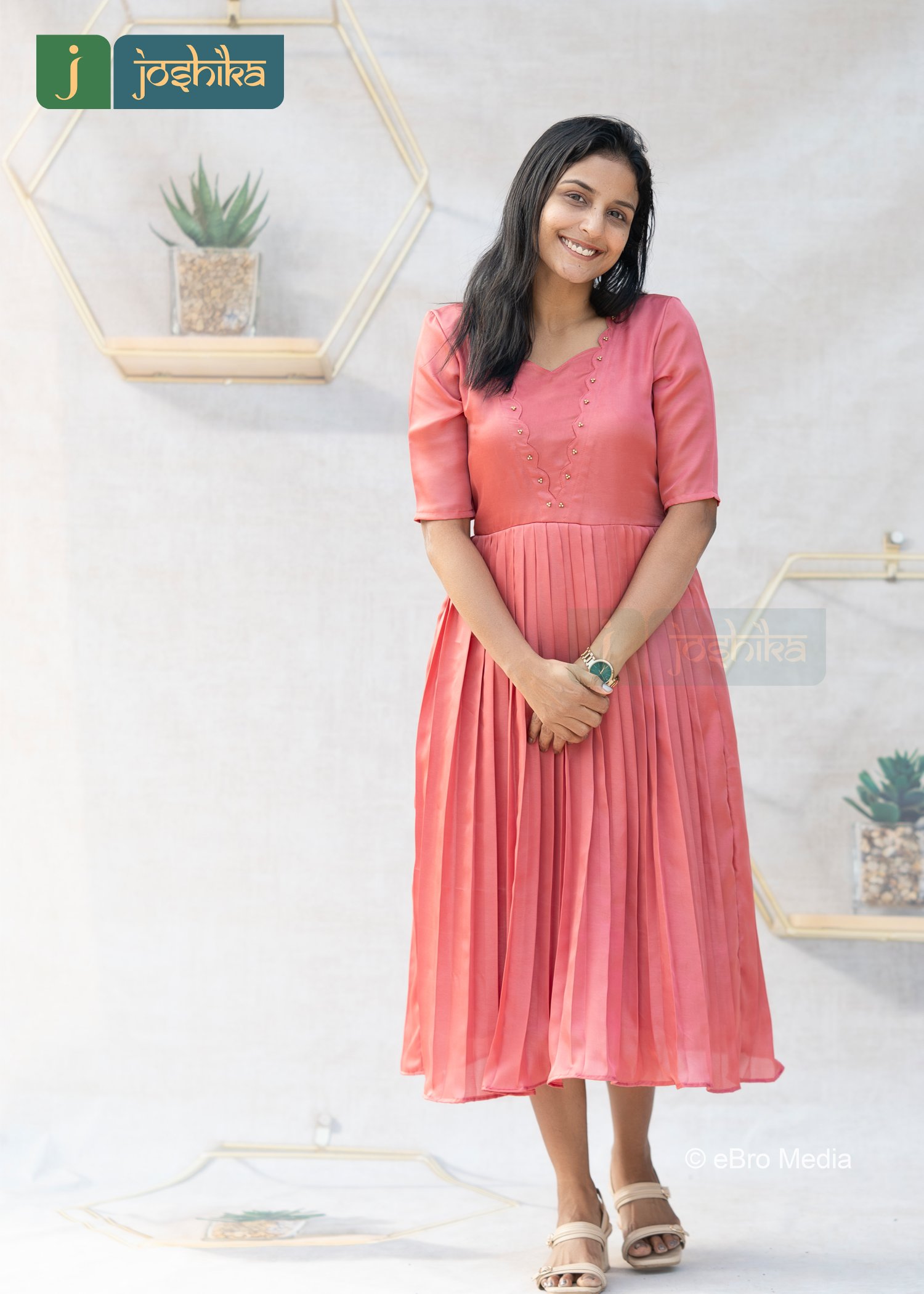 GRACEFUL SCALLOP NECK MODAL SATIN KURTA - Image 5