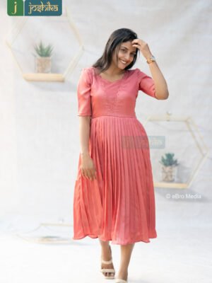 GRACEFUL SCALLOP NECK MODAL SATIN KURTA