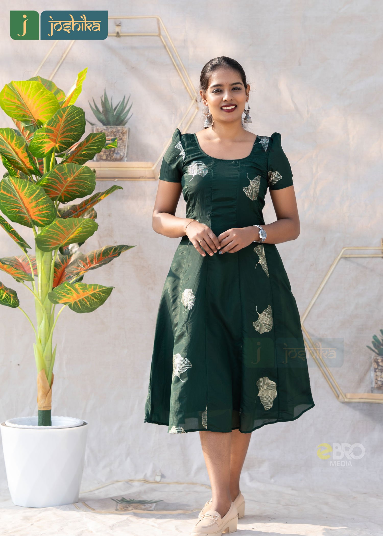 ELEGANT PANEL FROCK IN CRAPE SILK WITH LEAF MOTIF DESIGN - Image 5