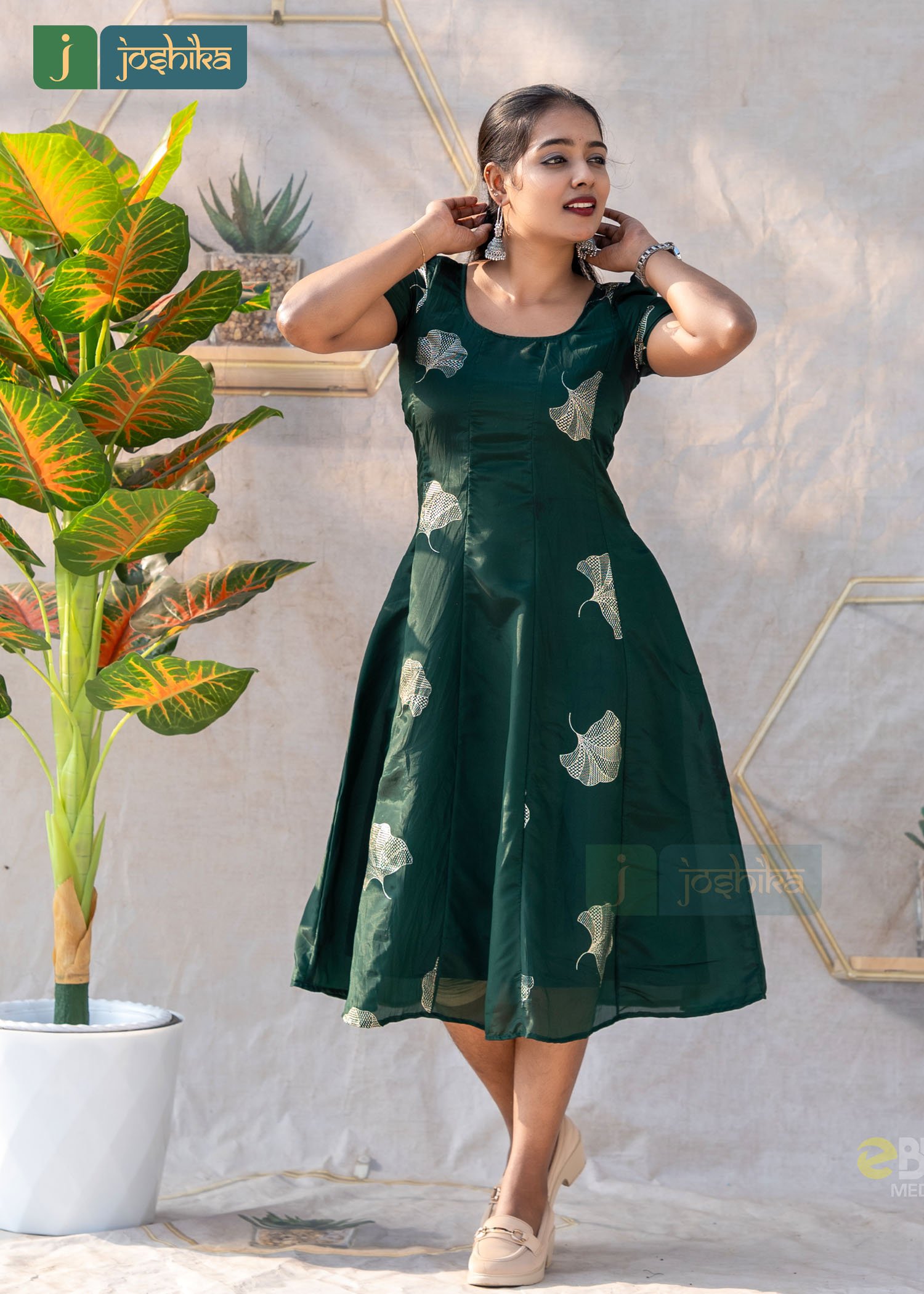 ELEGANT PANEL FROCK IN CRAPE SILK WITH LEAF MOTIF DESIGN - Image 3