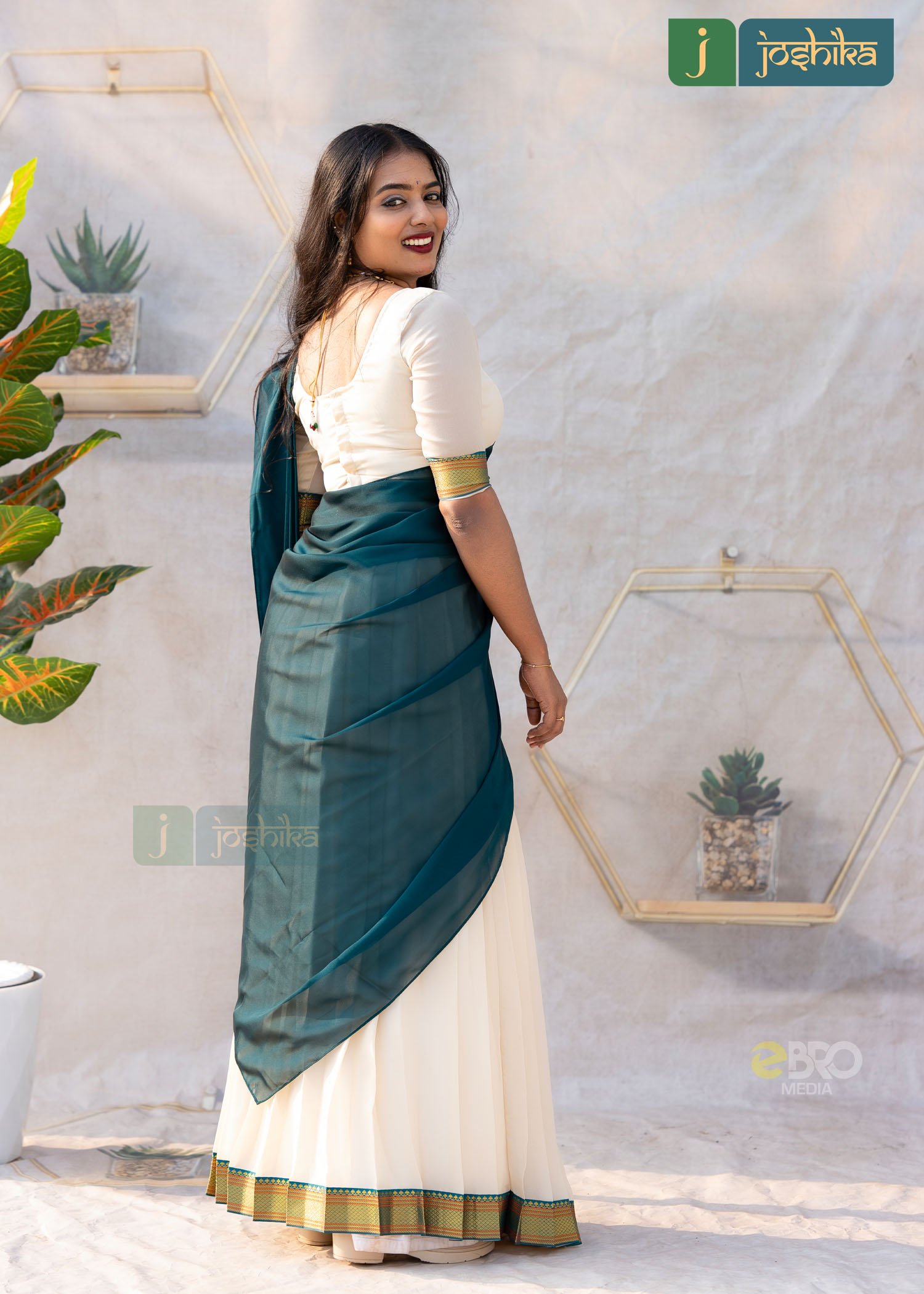 ELEGANT HERITAGE DAVANI SET IN CREAM AND PEACOCK GREEN - Image 3