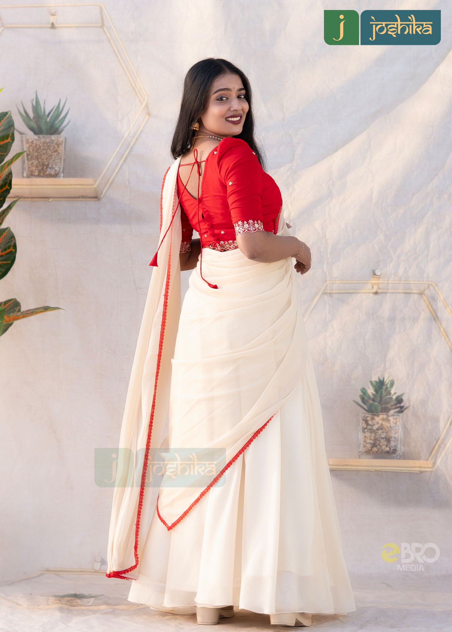 GRACEFUL ETHNIC DAVANISET IN IVORY WITH RED ACCENTS - Image 3