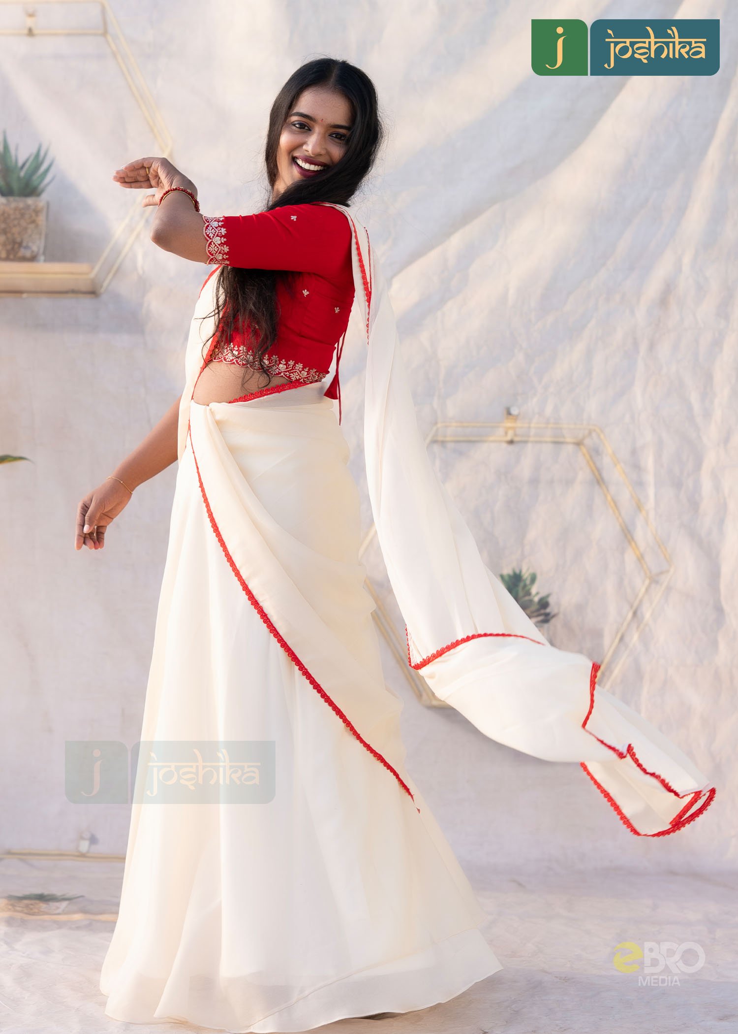 GRACEFUL ETHNIC DAVANISET IN IVORY WITH RED ACCENTS - Image 4