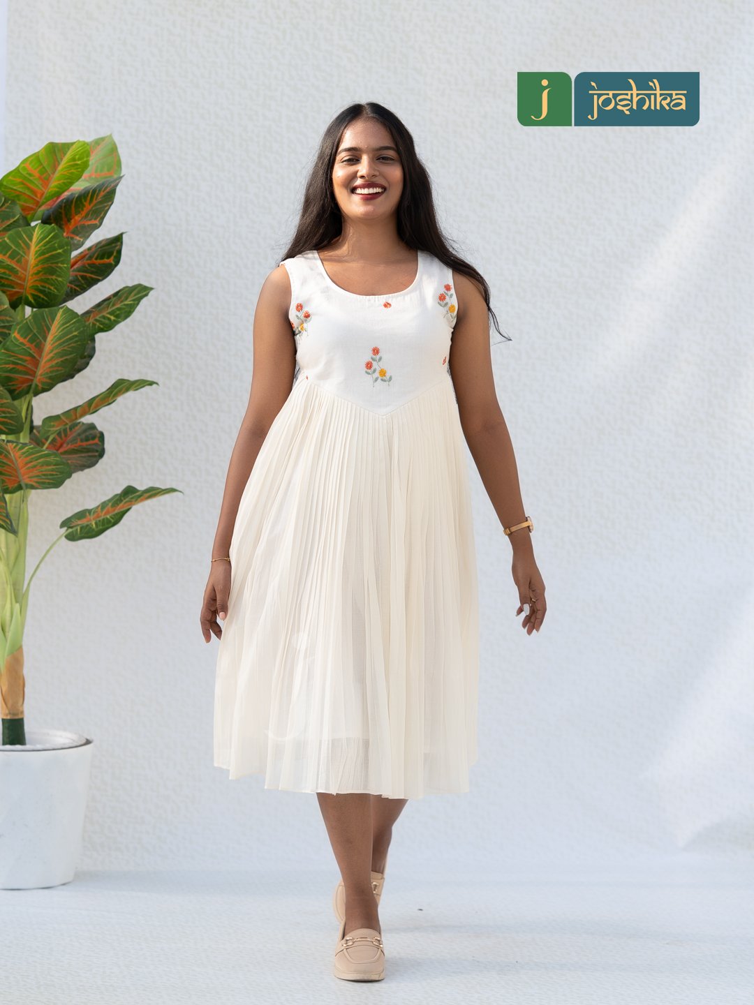 Sleeveless Cotton Floral Embroidered Pleated Midi Dress - Image 5