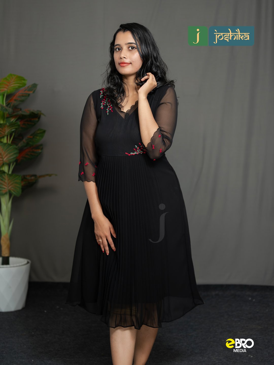 Midnight Elegance Georgette Pleated Kurta - Image 3