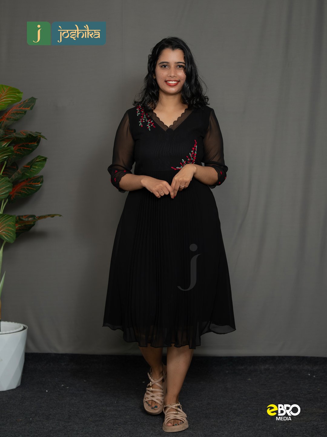 Midnight Elegance Georgette Pleated Kurta - Image 5