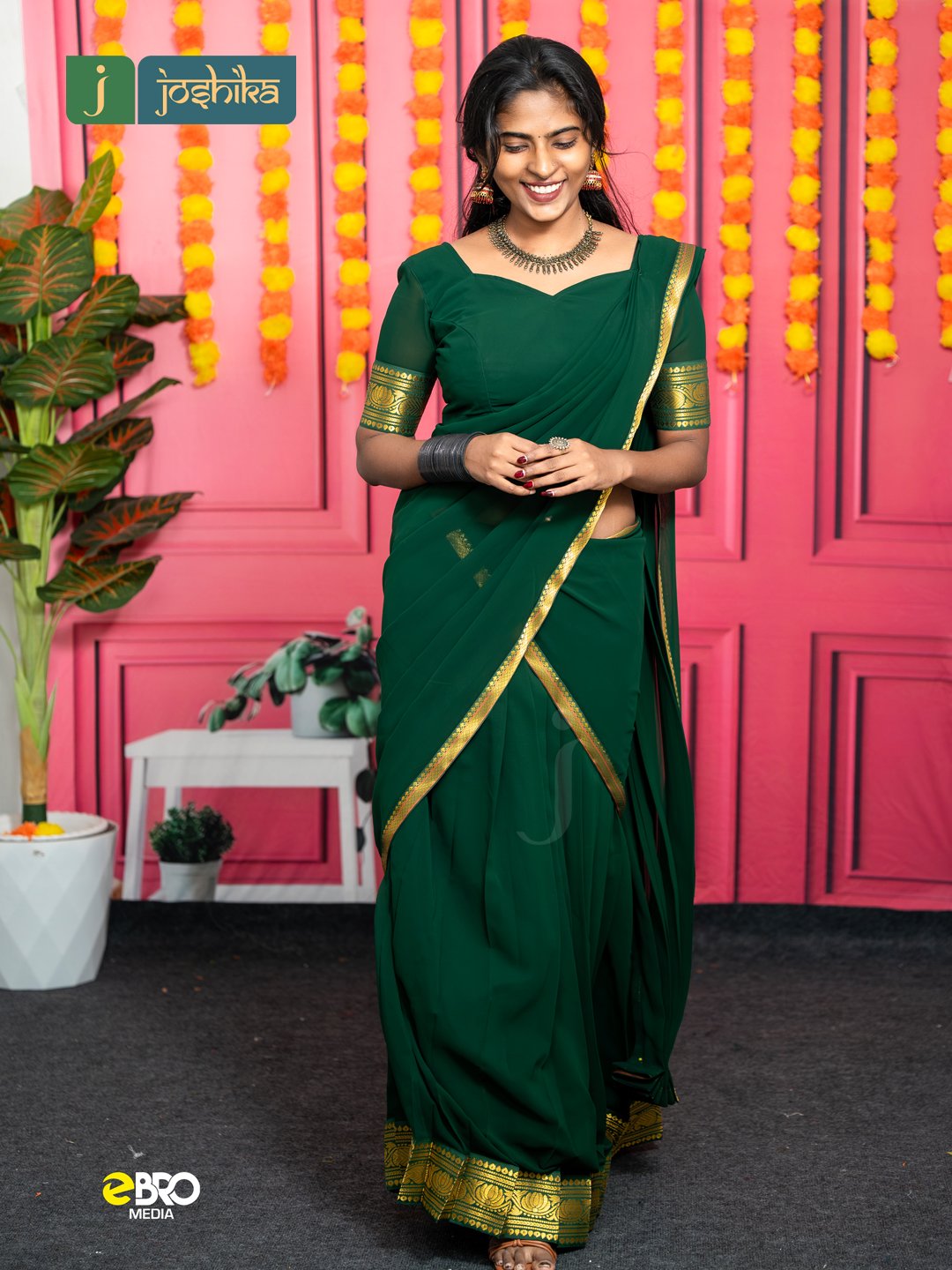 Traditional Kerala Davani with Golden Kasavu Border - Green - Image 2