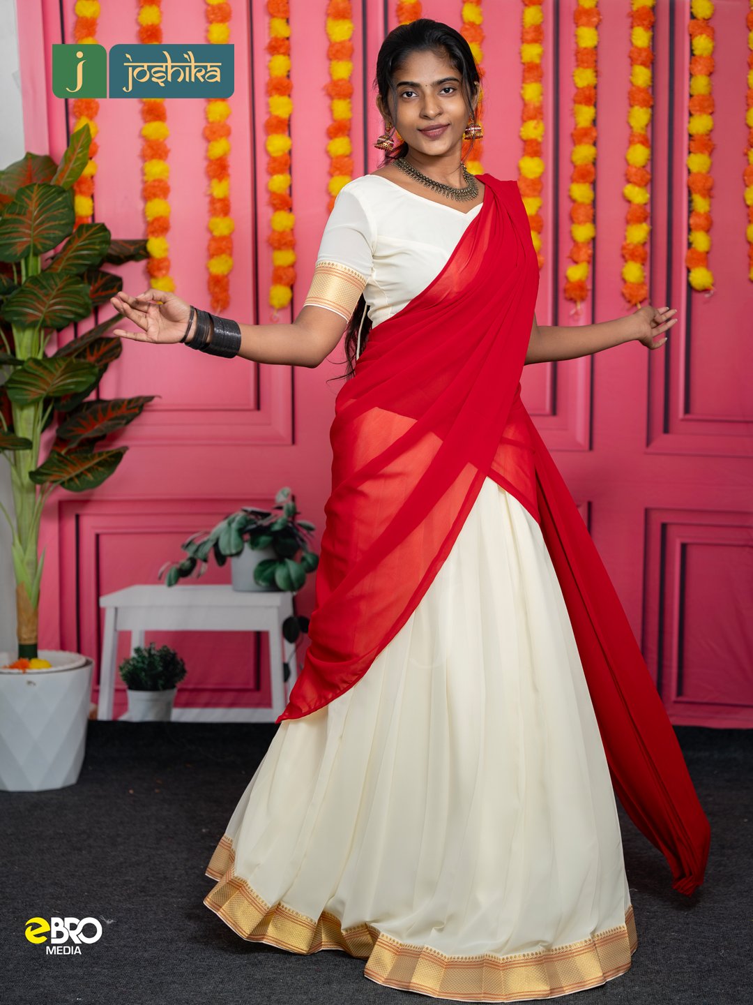 Traditional Kerala Davani with Golden Kasavu Border - CREAM - Image 7