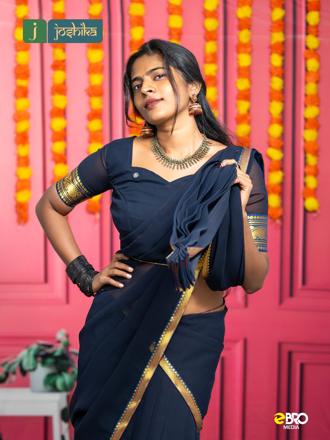 Traditional Kerala Davani with Golden Kasavu Border Navy Blue - Image 4