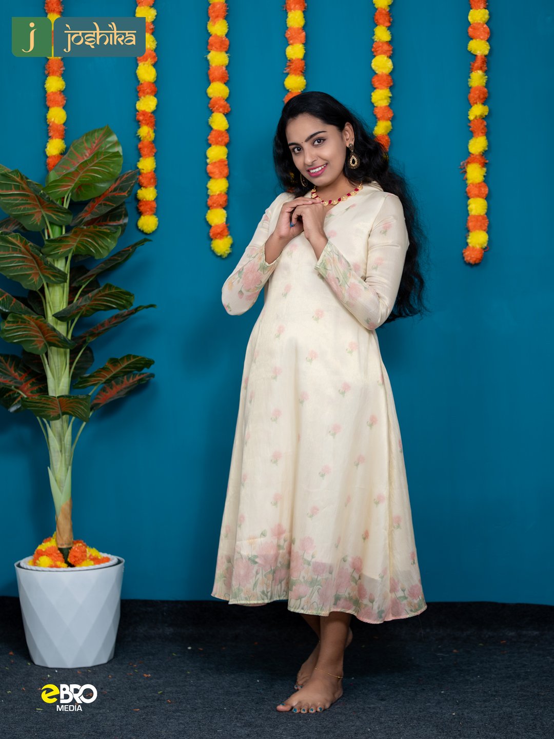 Onam Festive Lotus Bloom Printed Kurta - Image 2