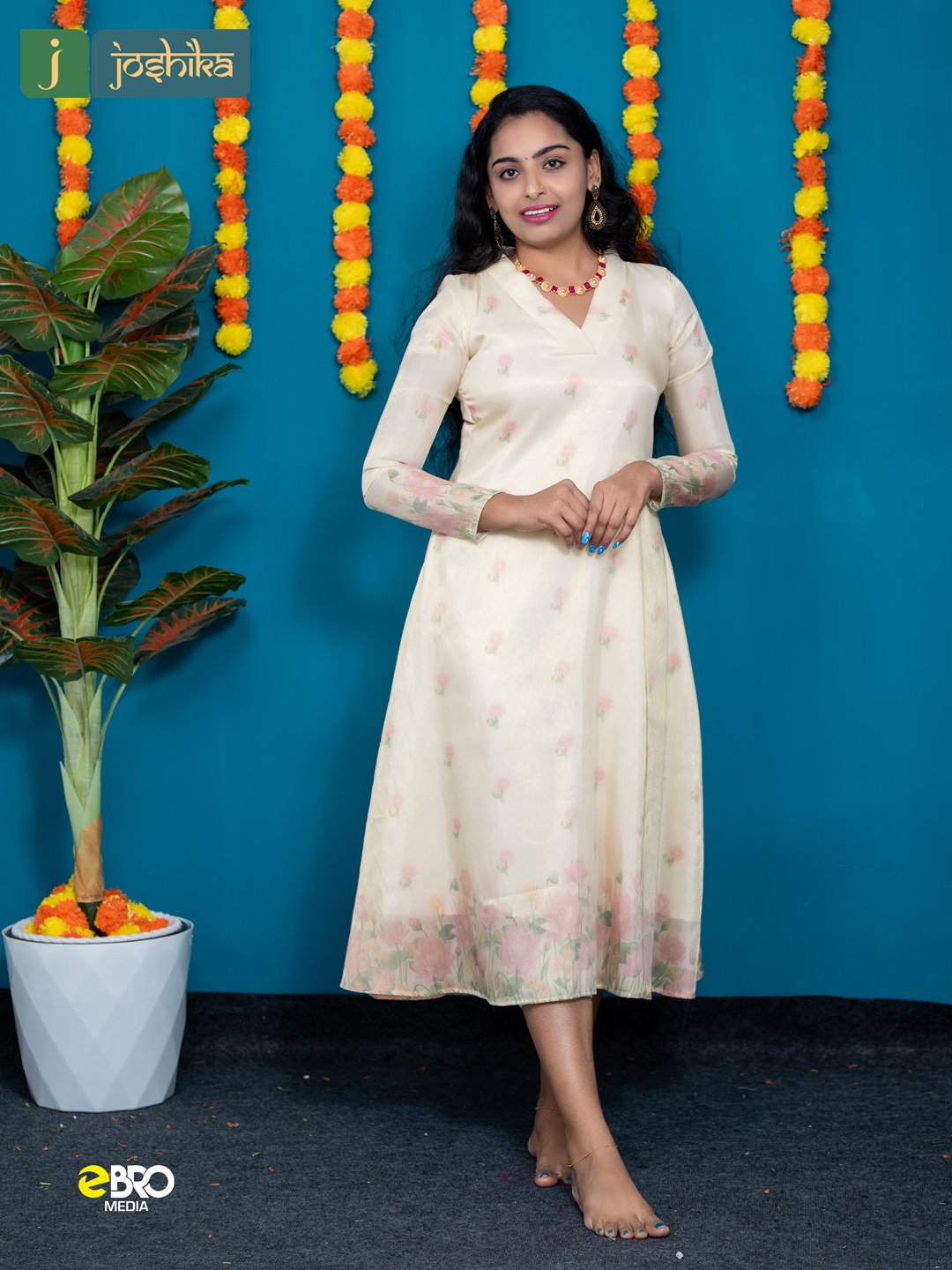 Onam Festive Lotus Bloom Printed Kurta - Image 3