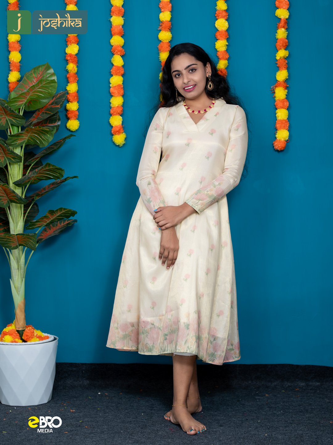 Onam Festive Lotus Bloom Printed Kurta - Image 4